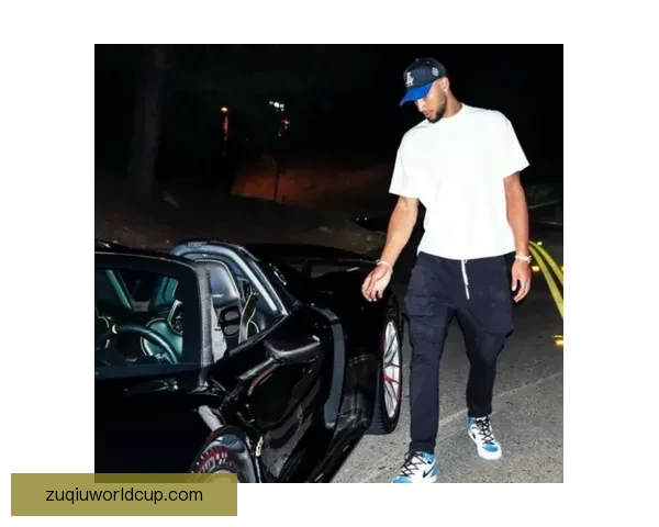 西蒙斯晒豪华渔获引关注球迷惊叹两亿美金生活太爽